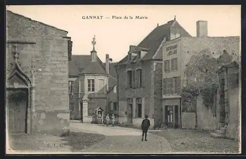 AK Gannat, Place de la Mairie