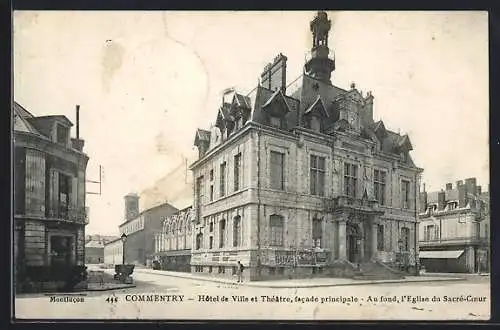 AK Commentry /Allier, Hotel de Ville et Theatre, facade principale, Au fond, l`Eglise du Sacre-Coeur