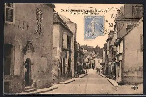 AK Bourbon-l`Archambault, Rue de la République, Strassenpartie