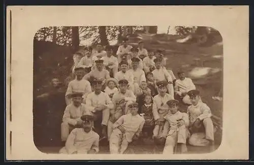 Foto-AK Essen-Hügel, Reserve-Lazarett I, Soldaten und Kinder, Gruppenfoto