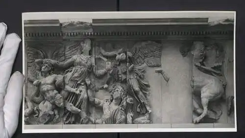 9 Fotografien Staatliche Bildstelle, Berlin, Ansicht Berlin, Ansichten des Pergamonaltar im Berliner Pergamonmuseum