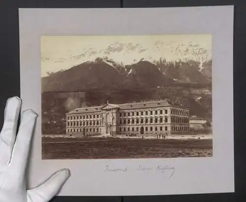 Fotografie unbekannter Fotograf, Ansicht Innsbruck, Blick nach dem Sieberer Waisenhaus, Sieberer Stiftung, Bergpanorama