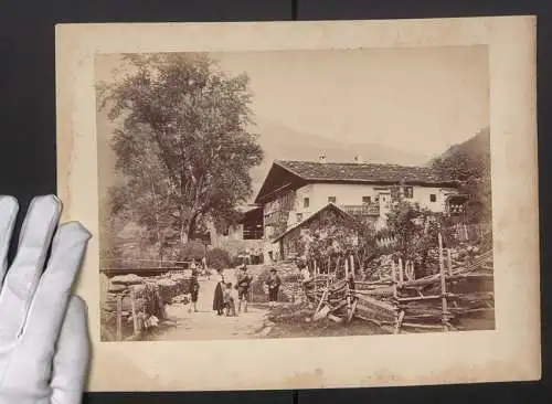 Fotografie unbekannter Fotograf, Ansicht Leonhard in Passeier, Blick zum Andreas Hofer Haus