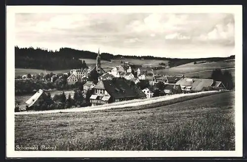 AK Schönwald /Baden, Ortsansicht von einer Wiese aus