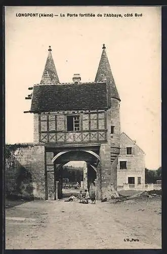 AK Longpont /Aisne, La Porte fortifiee de l`Abbaye, cote Sud