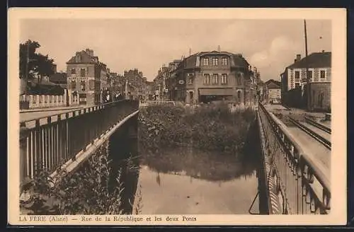 AK La Fere, Rue de la République et les deux Ponts