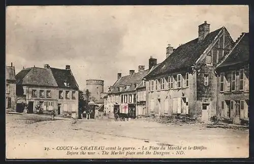 AK Coucy-le-Château, la place du Marché et le donjon