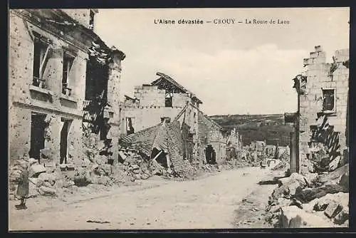 AK Crouy /Aisne, La Route de Laon, L`Aisne devastee