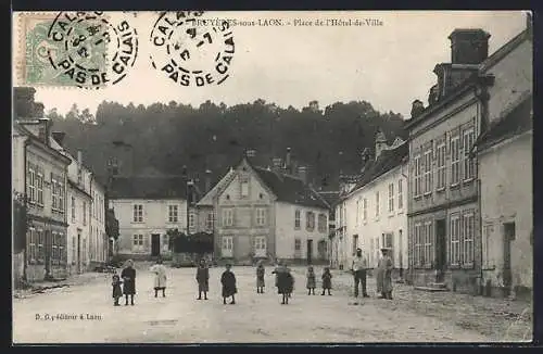 AK Bruyères-sous-Laon, Place de l`Hôtel-de-Ville