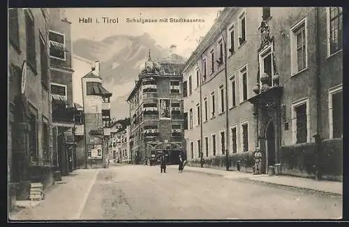 AK Hall i. Tirol, Schulgasse mit Stadtkaserne