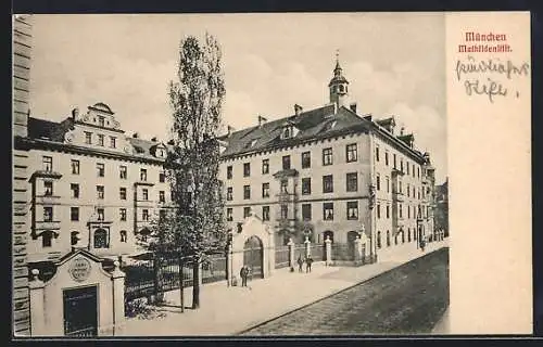 AK München, Mathildenstift mit Eingangstoren und Strasse aus der Vogelschau