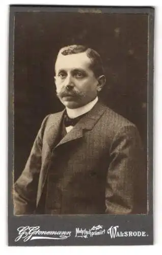 Fotografie G. Gronemann, Walsrode, Portrait eines Mannes mit Schnurrbart