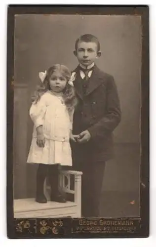 Fotografie Georg Gronemann, Walsrode, Geschwister in eleganter Kleidung