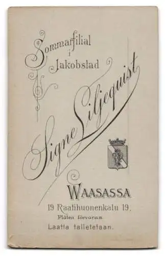 Fotografie Signe Liljequist, Wasa, 19 Rådhusgatan, Porträt einer ernst blickenden Dame