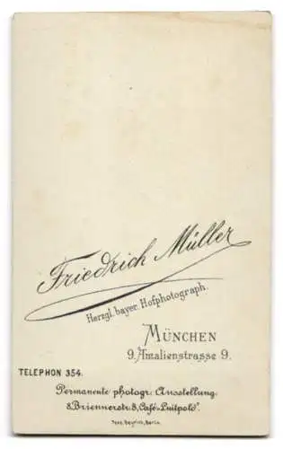 Fotografie F. Müller, München, Amalienstrasse 9, Porträt eines Mannes mit Schnurrbart und Brille