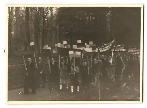 6 Fotografien Purwin, Schwerin, Ansicht Schwerin, 1. Mai Arbeiter-Demonstrationszug