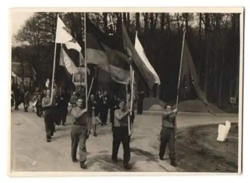 6 Fotografien Purwin, Schwerin, Ansicht Schwerin, 1. Mai Arbeiter-Demonstrationszug