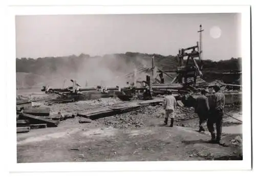 5 Fotografien unbekannter Fotograf, Ansicht Salzgitter, Erzbergbau Salzgitter AG, Bergwerk / Grube Hannoversche Treue