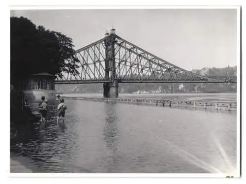 2 Fotografien unbekannter Fotograf, Ansicht Dresden-Loschwitz, König-Albert-Brücke, Strassenansicht & Elb-Partie