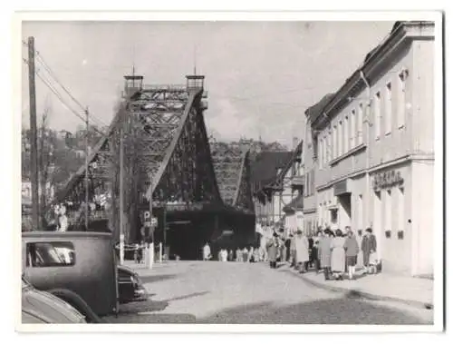 2 Fotografien unbekannter Fotograf, Ansicht Dresden-Loschwitz, König-Albert-Brücke, Strassenansicht & Elb-Partie