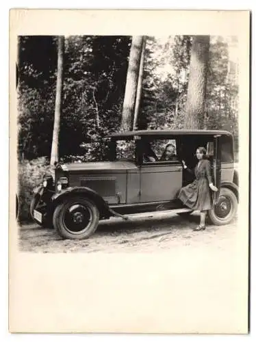 Fotografie unbekannter Fotograf, Ansicht Zechlin, Auto Opel 10 /40, Ausflug nach Rheinsberg 1931