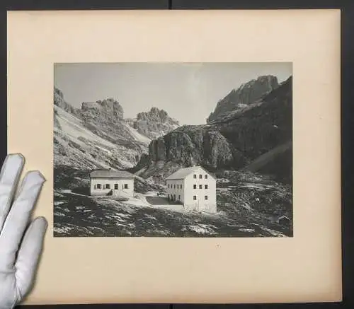 Fotografie unbekannter Fotograf, Ansicht Vigo di Fassa, die Vajoletthütte g. Valbuonkogl, Karersee