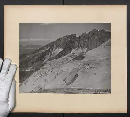 Fotografie Würthle & Sohn, Salzburg, Ansicht Taufers, Blick zum Ort mit Wegekreuz, Leipziger Hütte Gletscher