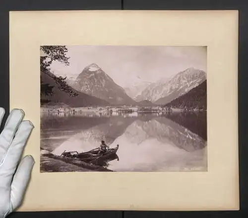 Fotografie unbekannter Fotograf, Ansicht St. Zyprian, Blick auf den Ort mit dem Rosengarten, Achensee