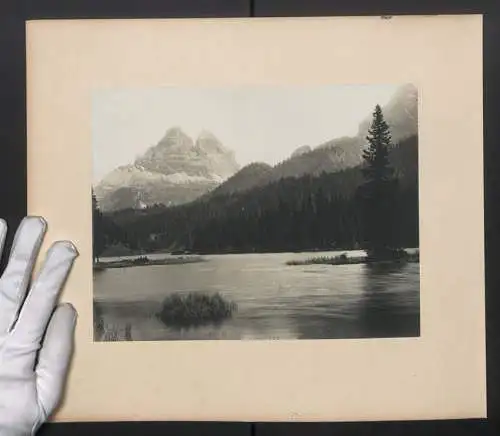 Fotografie Würthle & Sohn, Salzburg, Ansicht Misurina, Blick über den See zum Grand Hotel, Misurina See