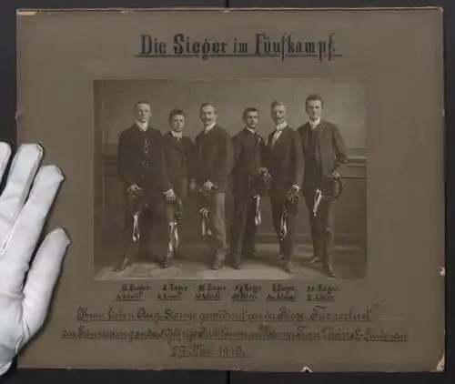 Fotografie Adolph Richter, Leipzig-Lindenau, Sieger im Fünfkampf der Turnerriege Turnerlust 50. Jähriges Jubiläum 1910