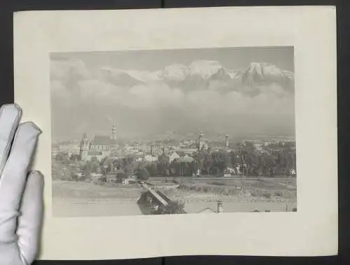 Fotografie Lichtdruck, unbekannter Fotograf, Ansicht Hall in Triol, Blick nach der Stadt mit Alpenmassiv