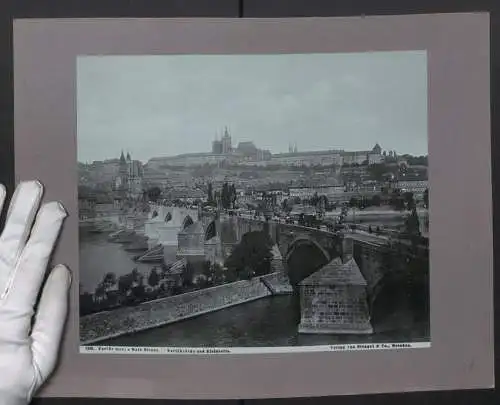 Fotografie Stengel & Co., Dresden, Ansicht Prag, Karlsbrücke und Kleinseite, Pferdebahn, Hradschin