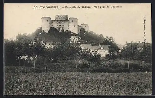 AK Coucy-le-Chateau, Ensemble du Château, Vue prise au Couchant