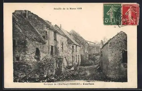 AK Courteau, Bataille de la Marne 1918, Strassenpartie mit zerstörten Häusern