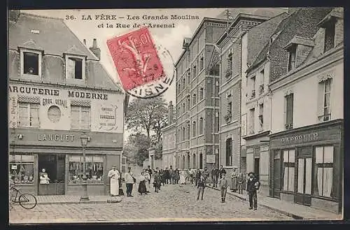 AK La Fère, Les Grands Moulins et la Rue de l`Arsenal