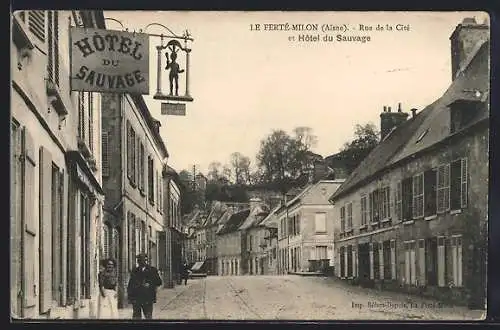 AK La Ferté-Milon /Aisne, Rue de la Cité et Hôtel du Sauvage