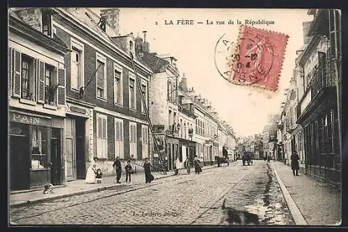 AK La Fère, La rue de la République, Strassenpartie