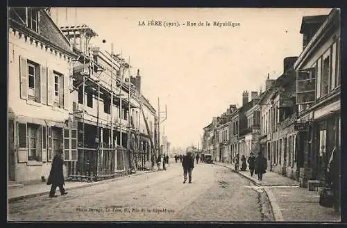 AK La Fère, Rue de la République, Strassenpartie 1921