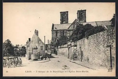 AK Laon, L`Avenue de la République et l`Eglise Saint-Martin