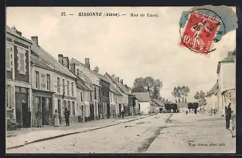 AK Sissonne /Aisne, Rue de Laon, Strassenpartie