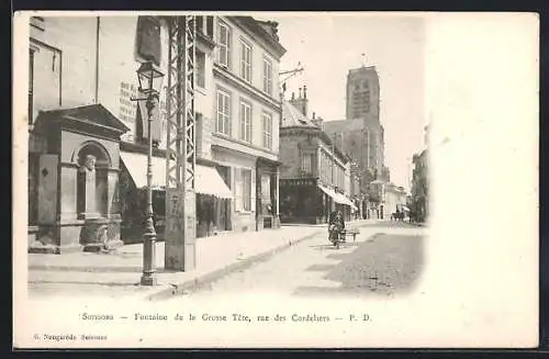 AK Soissons, Rue des Cordeliers et Fontaine de la Grosse-Tête