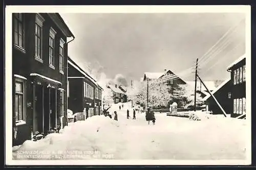 AK Schmiedefeld a. Rennsteig, Marktstrasse und Suhlerstrasse mit Post im Schnee