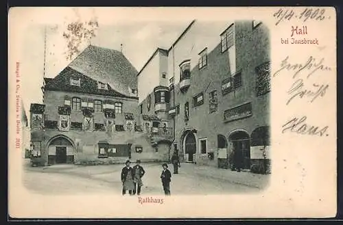 AK Hall in Tirol, Männer am Rathaus