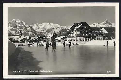 AK Seefeld in Tirol, Ortsansicht mit Eislaufplatz im Winter