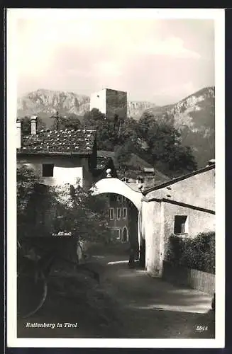 AK Rattenberg in Tirol, Ortspartie mit Bergpanorama