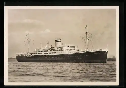 AK Doppelschrauben-Motorschiff Caribia in See stechend