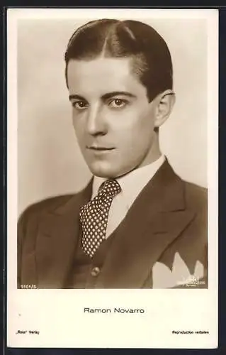 AK Schauspieler Ramon Novarro mit gepunkteter Krawatte