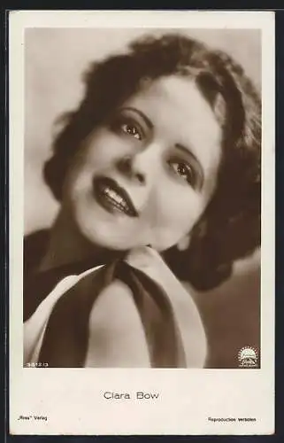 AK Schauspielerin Clara Bow mit verträumtem Blick