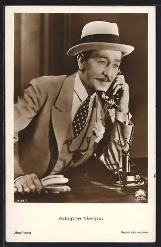 AK Schauspieler Adolphe Menjou am Telefon
