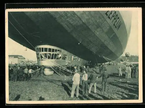 AK Haltemannschaft an Haltetauen und Stroppen vom Zeppelin